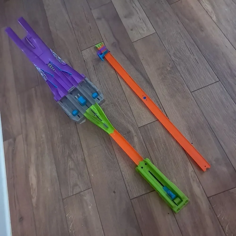 Hot Wheels Split Speeders Blade Raid Track Set DHY27 saw racing set purple READ